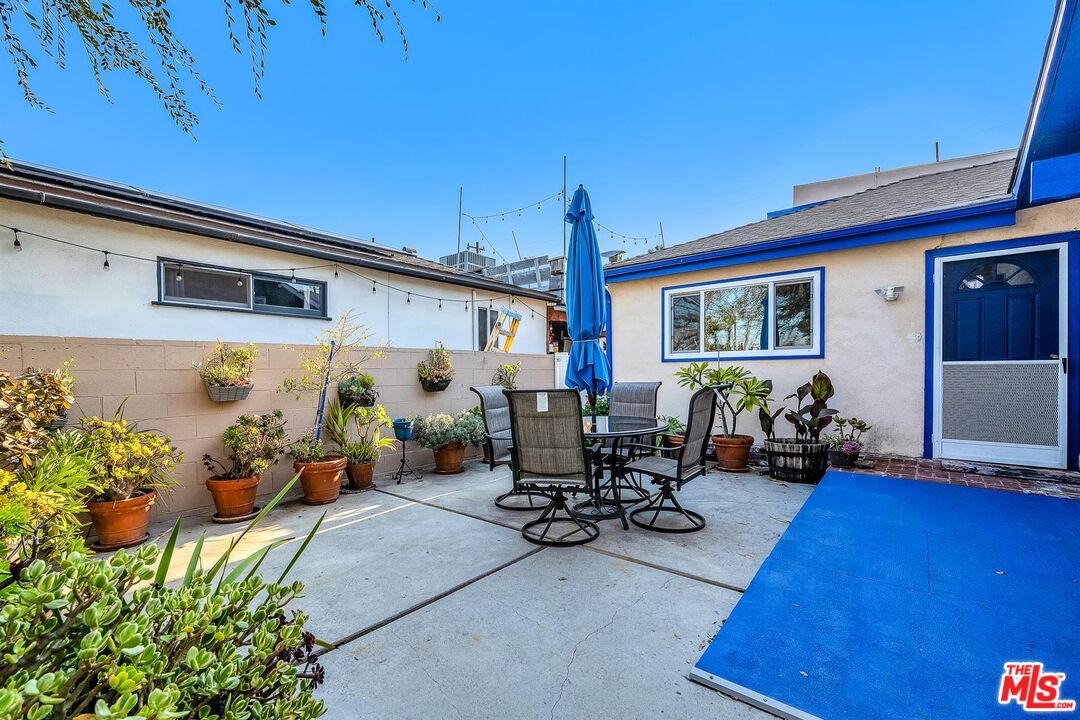 3485 Rosewood Ave