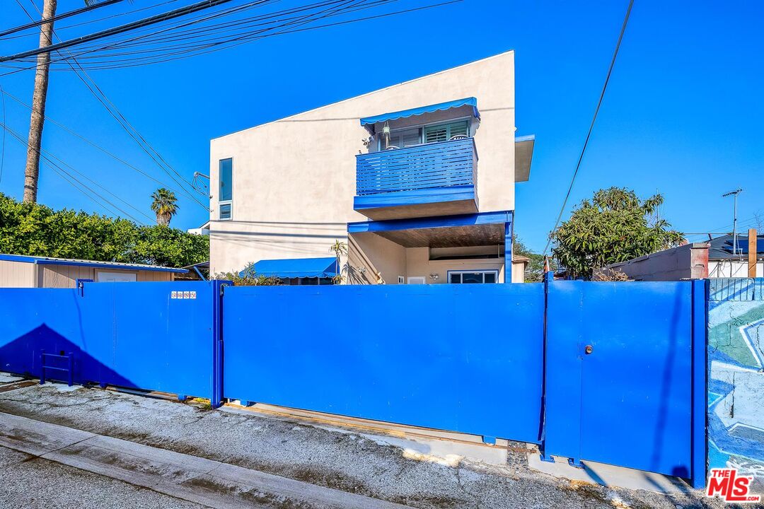 3485 Rosewood Ave