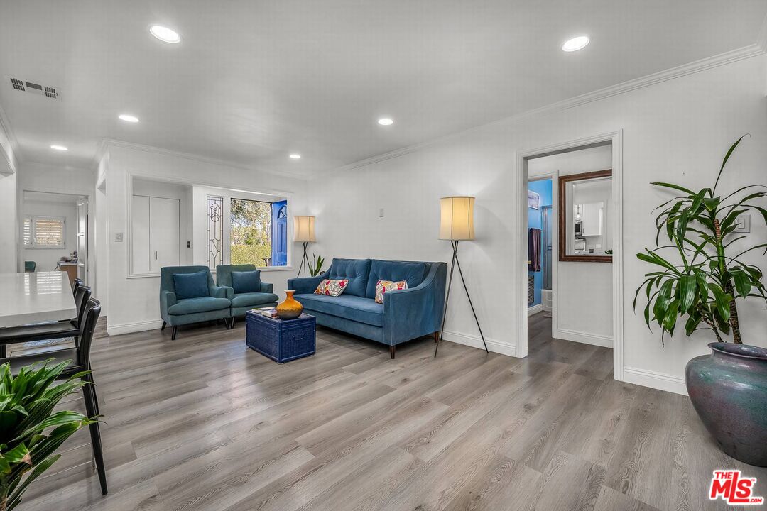 3485 Rosewood Ave