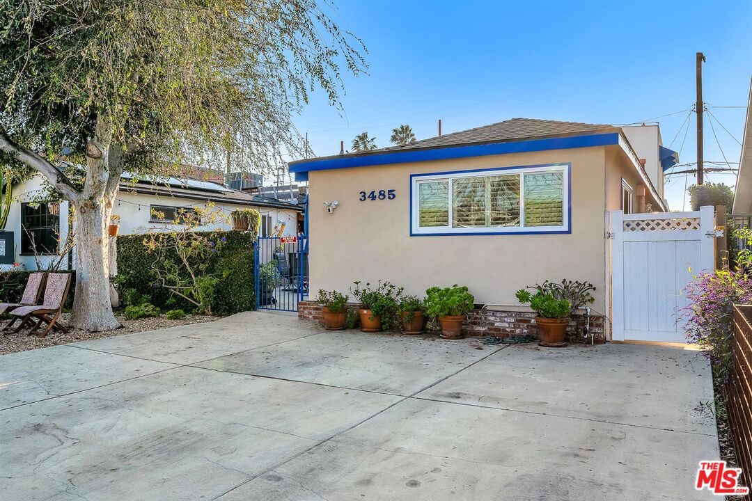 3485 Rosewood Ave