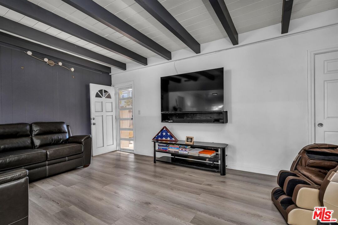 3485 Rosewood Ave