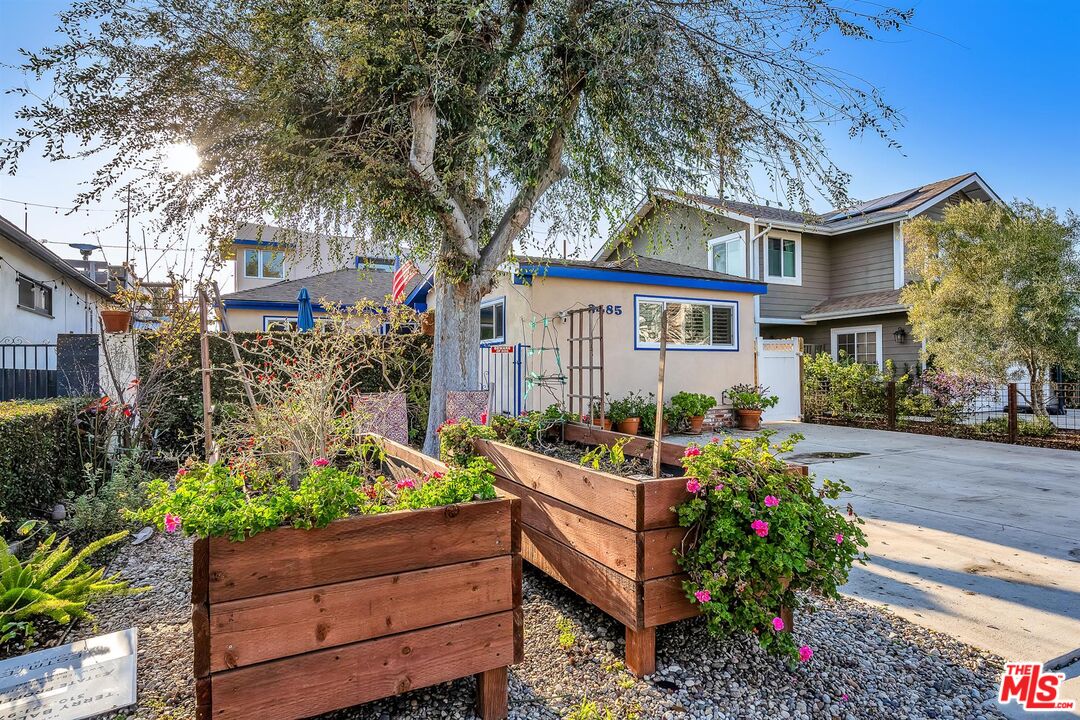 3485 Rosewood Ave