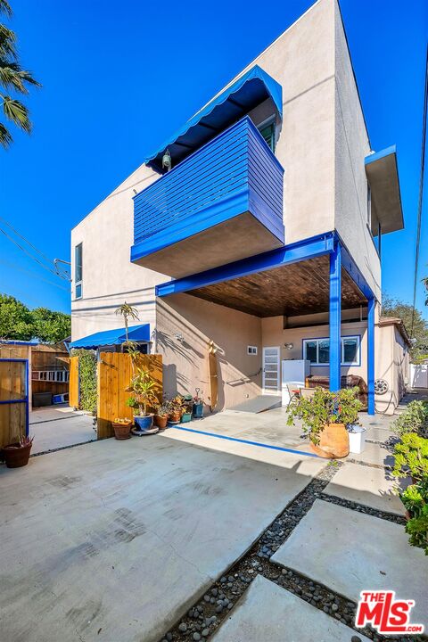 3485 Rosewood Ave