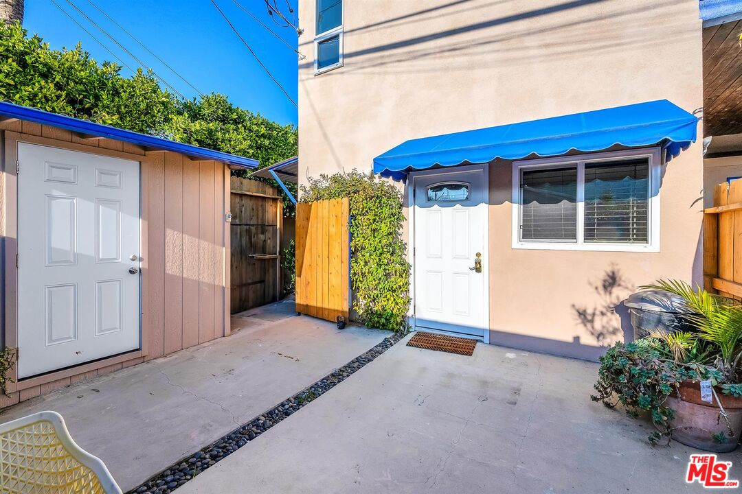 3485 Rosewood Ave