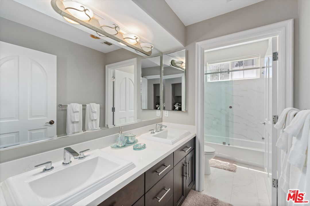 912 Harbor Crossing Ln