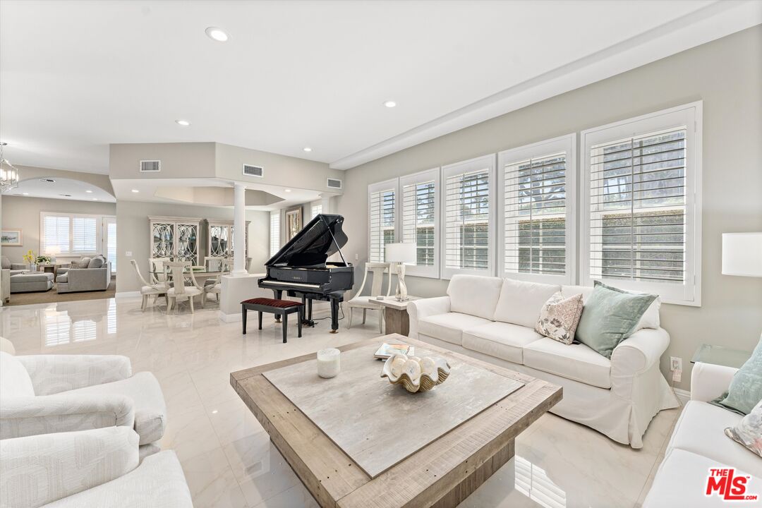 912 Harbor Crossing Ln