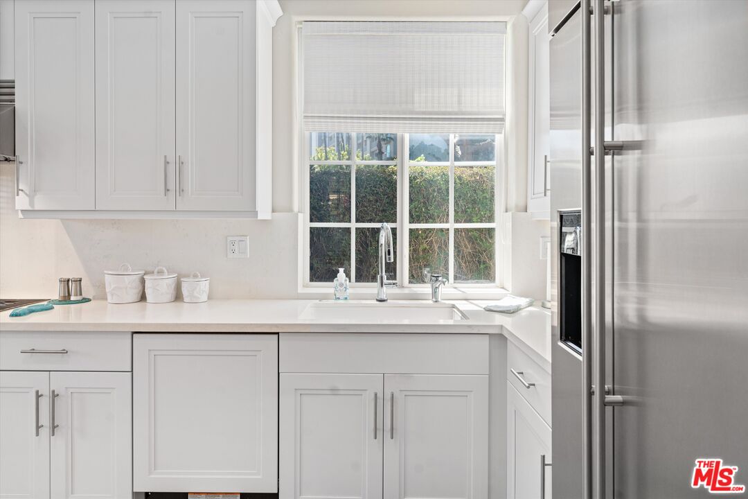 912 Harbor Crossing Ln