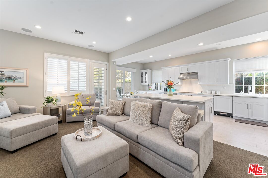 912 Harbor Crossing Ln