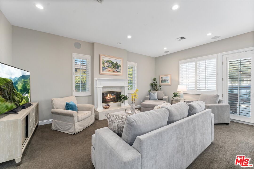 912 Harbor Crossing Ln