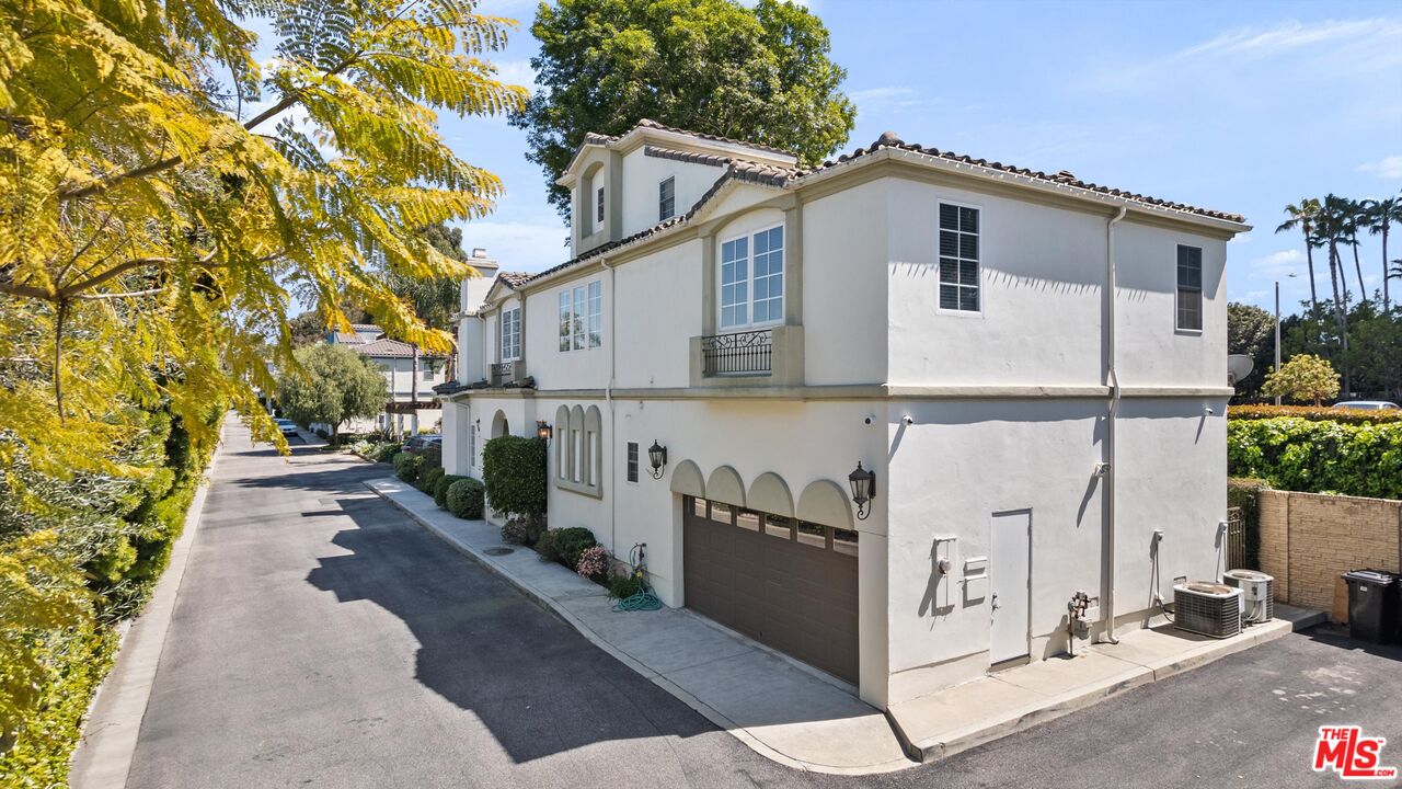 912 Harbor Crossing Ln