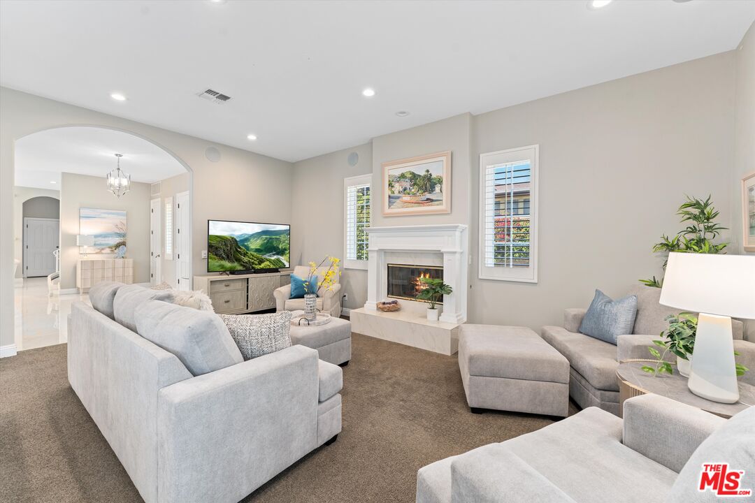 912 Harbor Crossing Ln