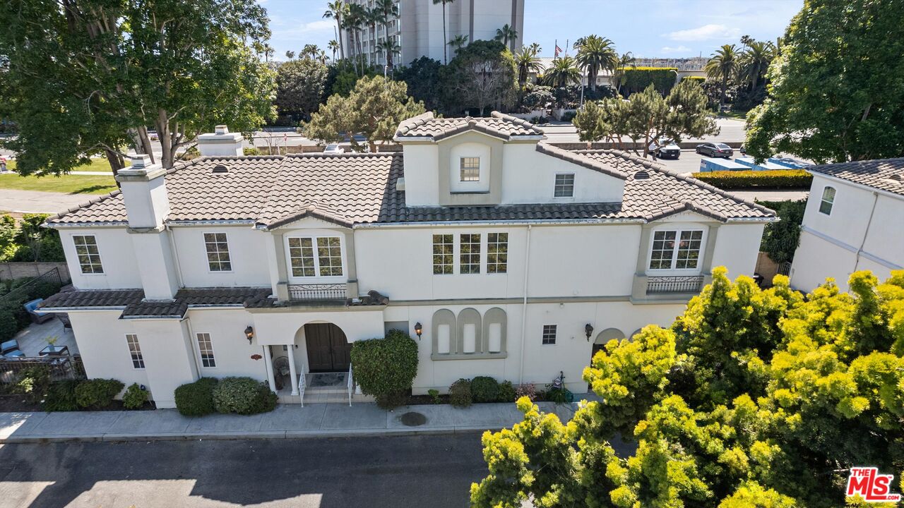 912 Harbor Crossing Ln