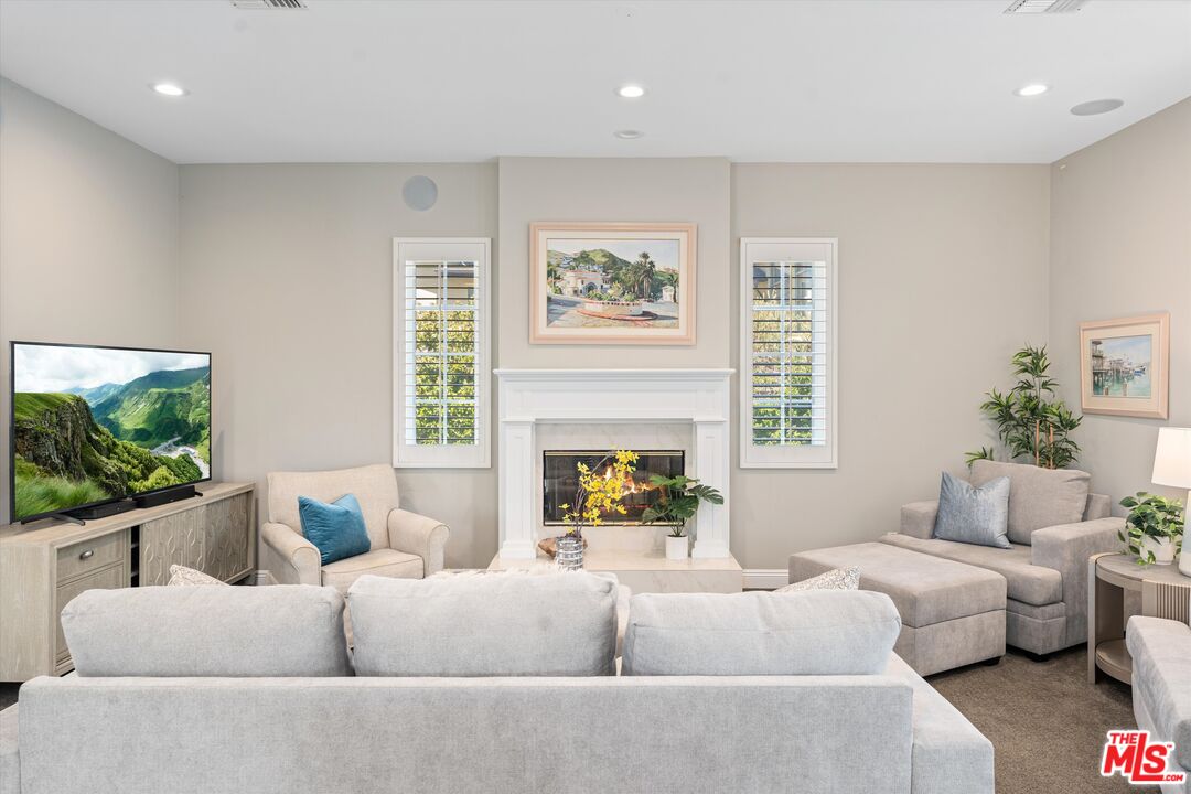 912 Harbor Crossing Ln