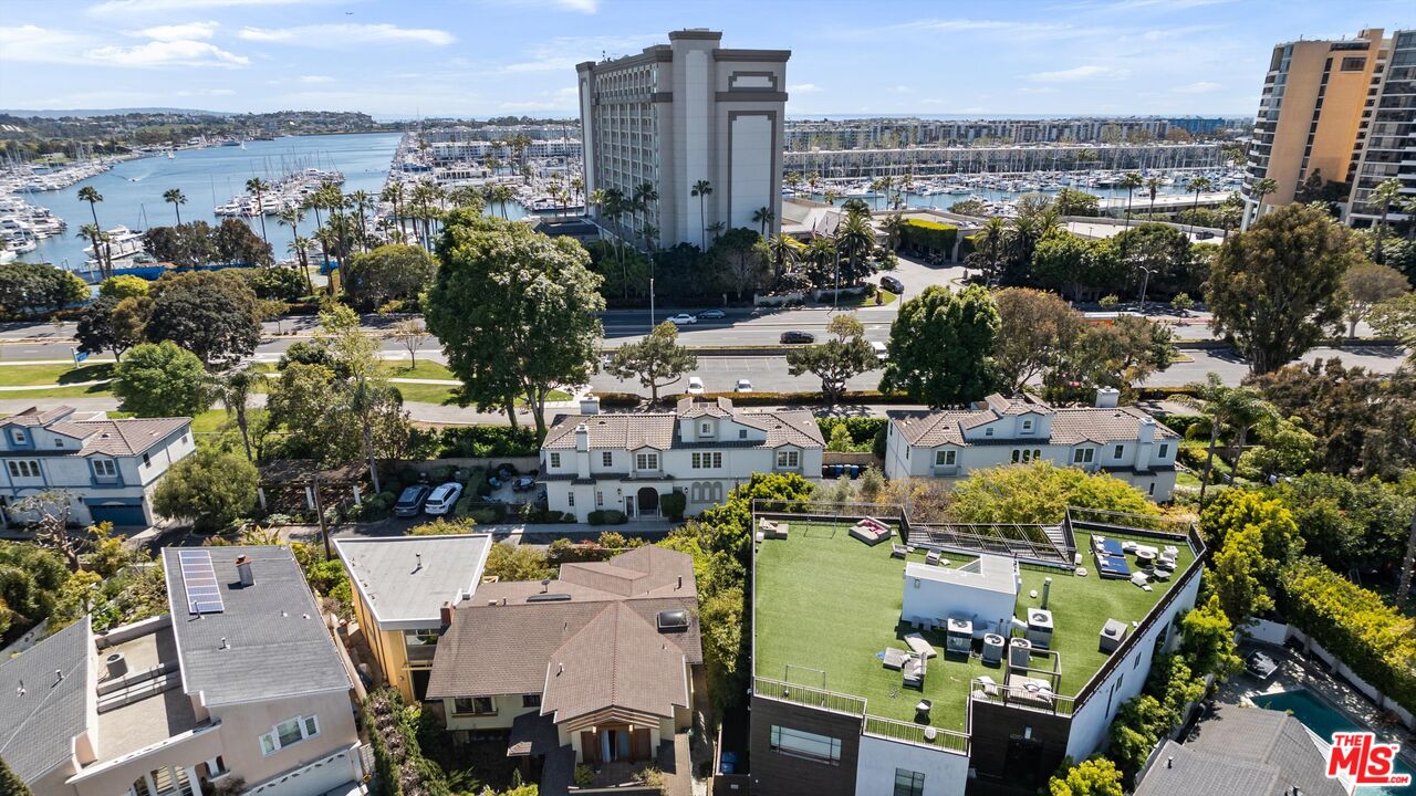 912 Harbor Crossing Ln