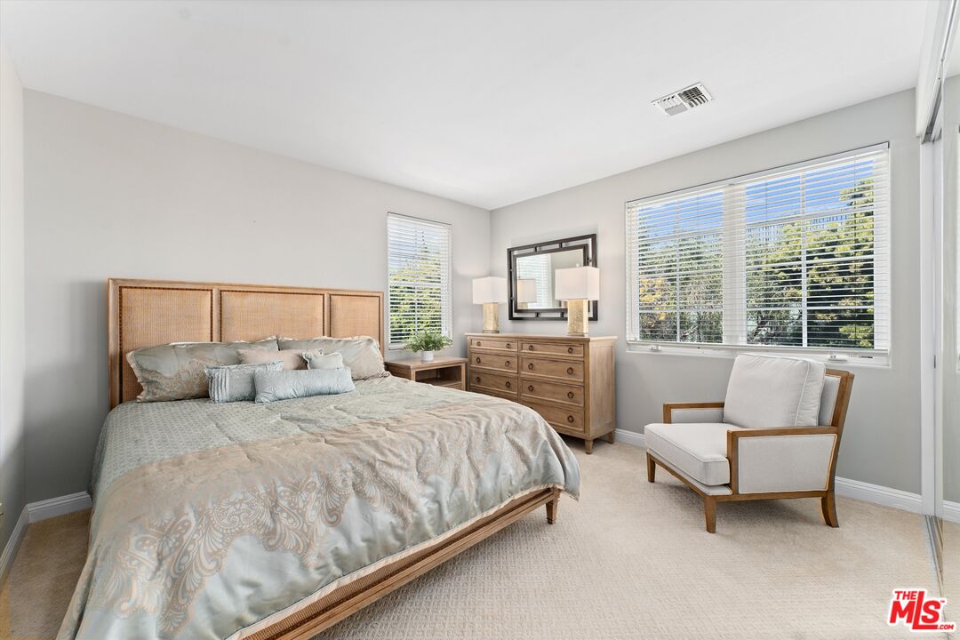 912 Harbor Crossing Ln