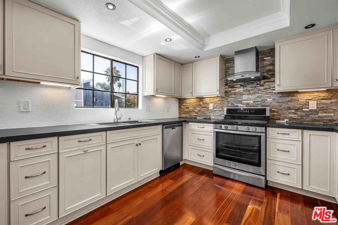 2611 Carnegie Ln Unit: 3