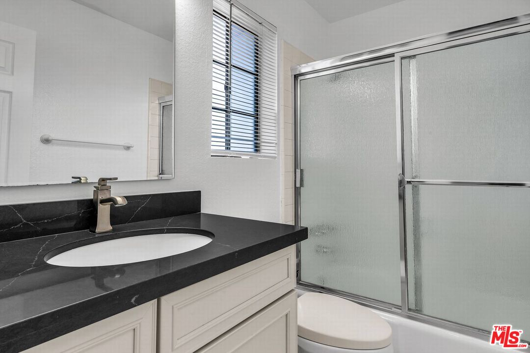 2611 Carnegie Ln Unit: 3