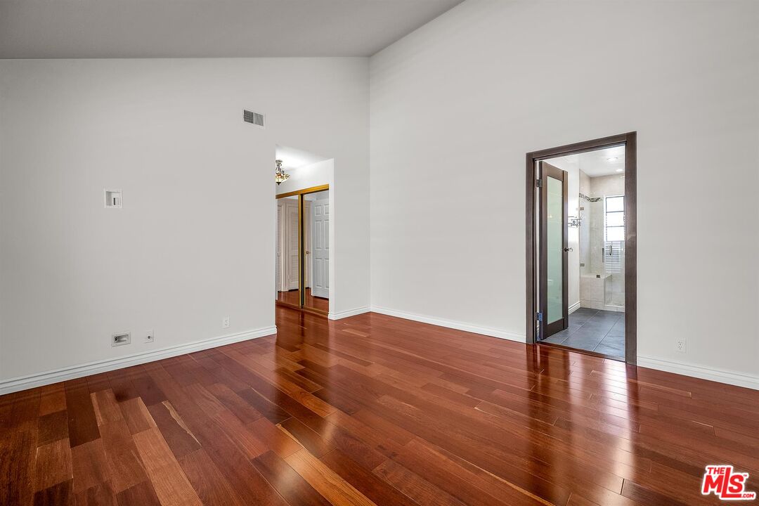 2611 Carnegie Ln Unit: 3