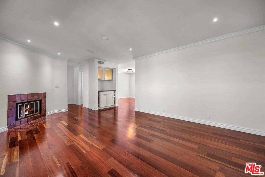 2611 Carnegie Ln Unit: 3