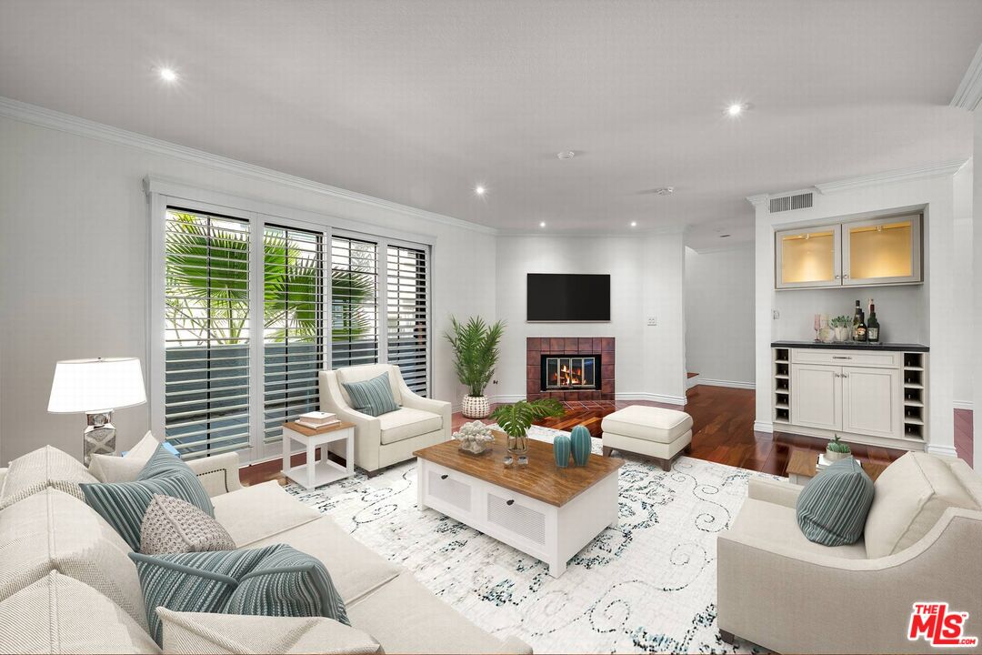 2611 Carnegie Ln Unit: 3