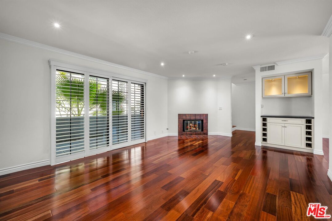 2611 Carnegie Ln Unit: 3