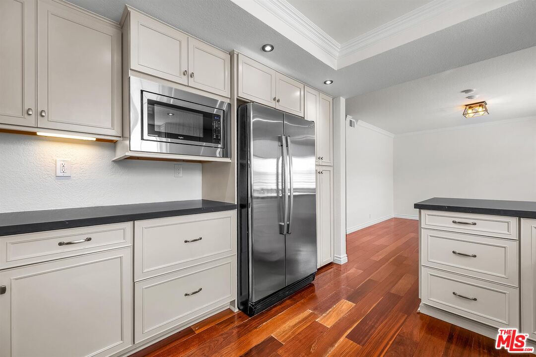 2611 Carnegie Ln Unit: 3