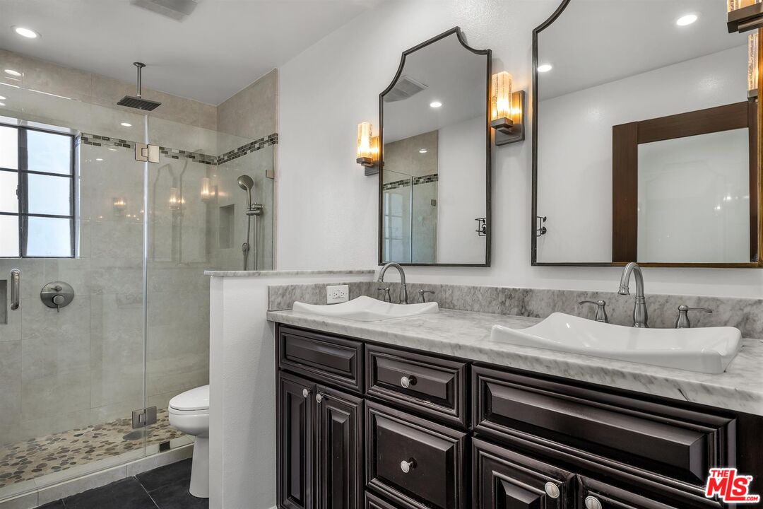 2611 Carnegie Ln Unit: 3