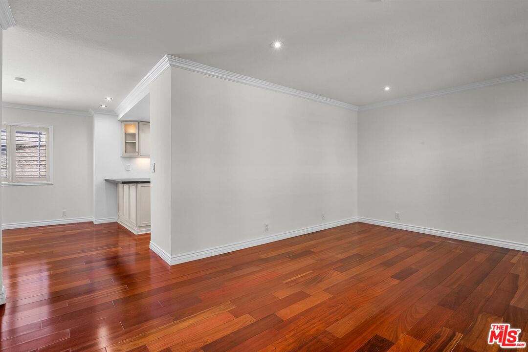 2611 Carnegie Ln Unit: 3