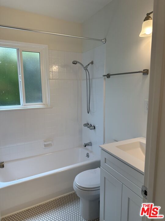 3017 Colorado Ave Unit: B