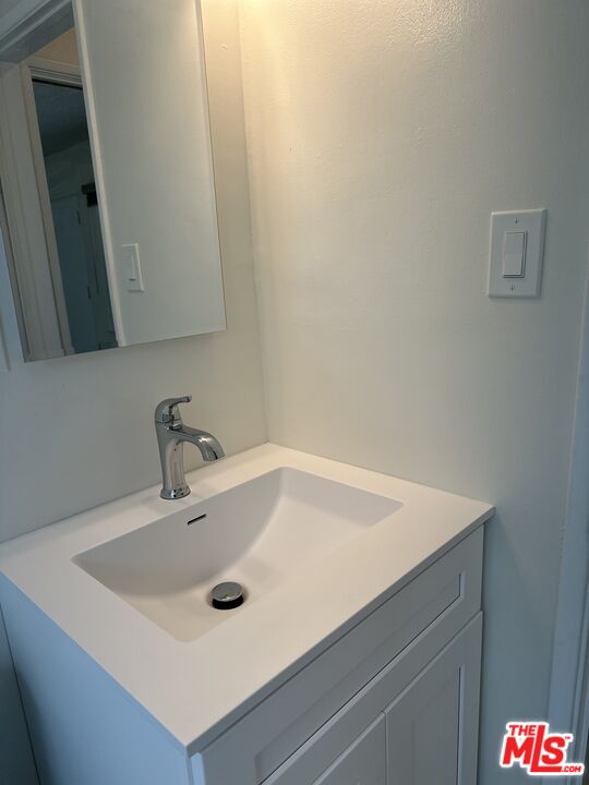 3017 Colorado Ave Unit: B