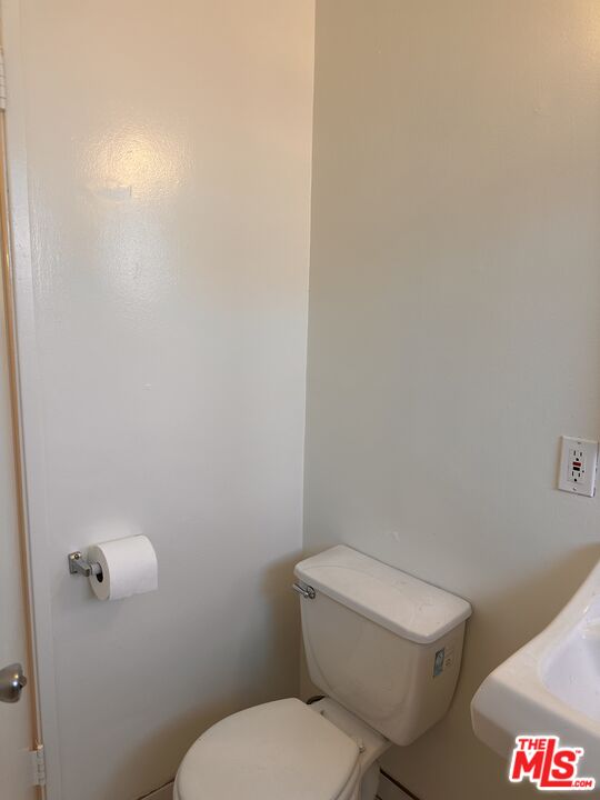 5411 S Centinela Ave Unit: 4