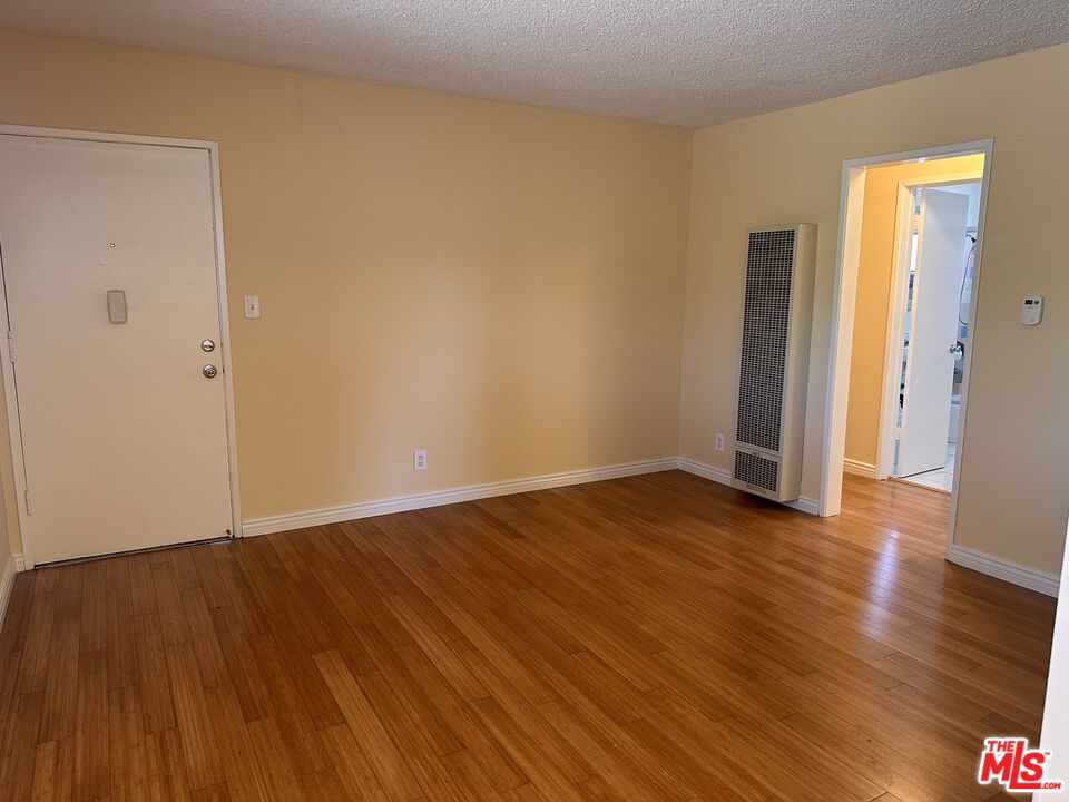 5411 S Centinela Ave Unit: 4