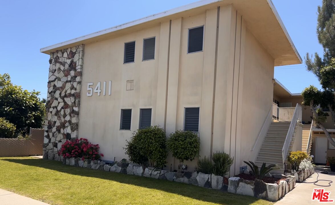 5411 S Centinela Ave Unit: 4