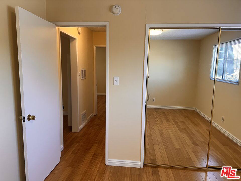 5411 S Centinela Ave Unit: 4