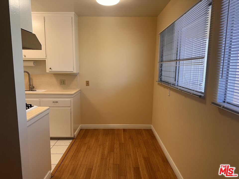 5411 S Centinela Ave Unit: 4