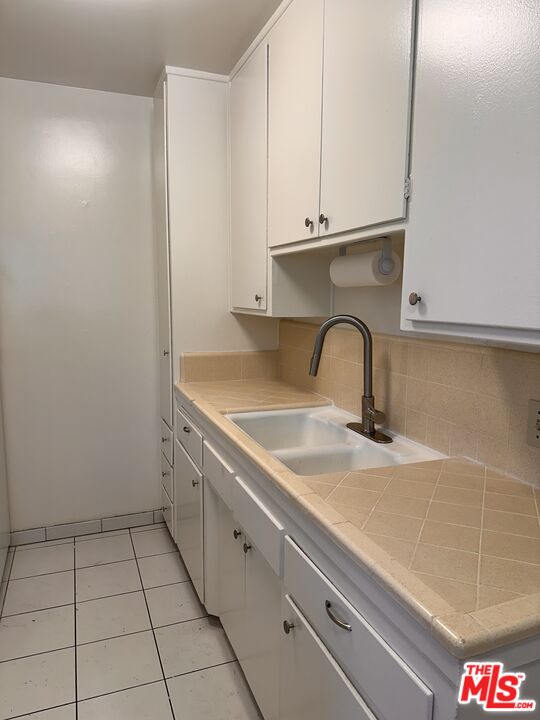 5411 S Centinela Ave Unit: 4