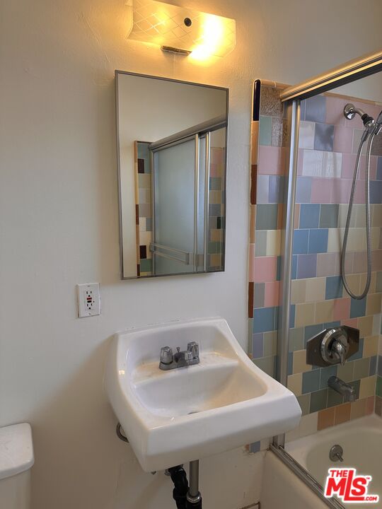 5411 S Centinela Ave Unit: 4