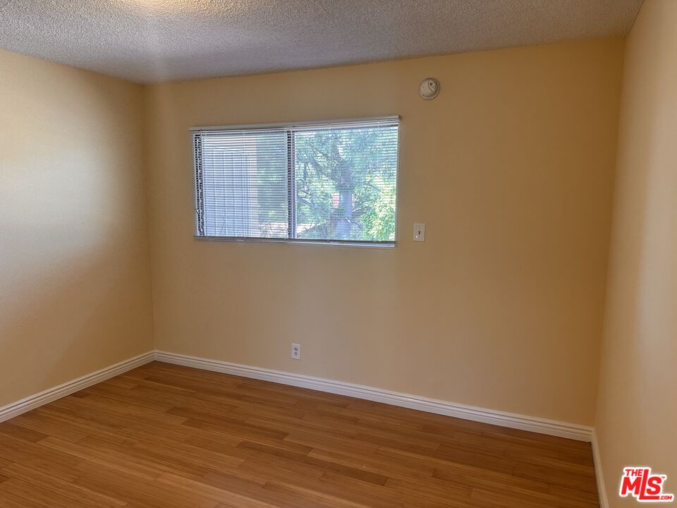 5411 S Centinela Ave Unit: 4