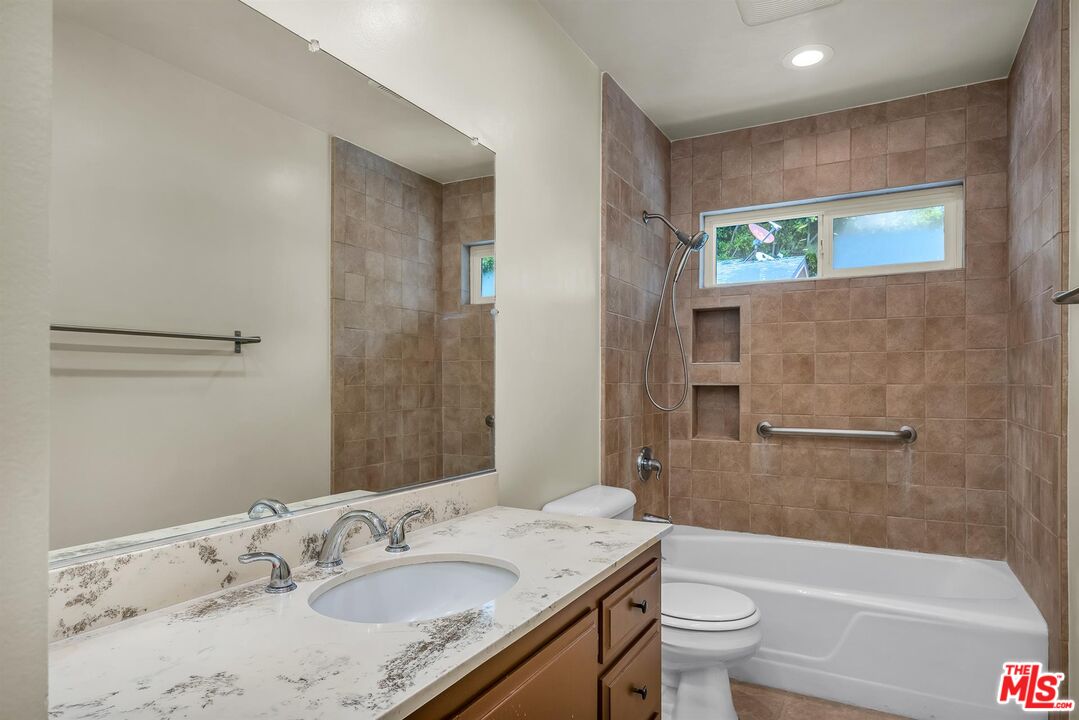 5215 Sepulveda Blvd Unit: 8B