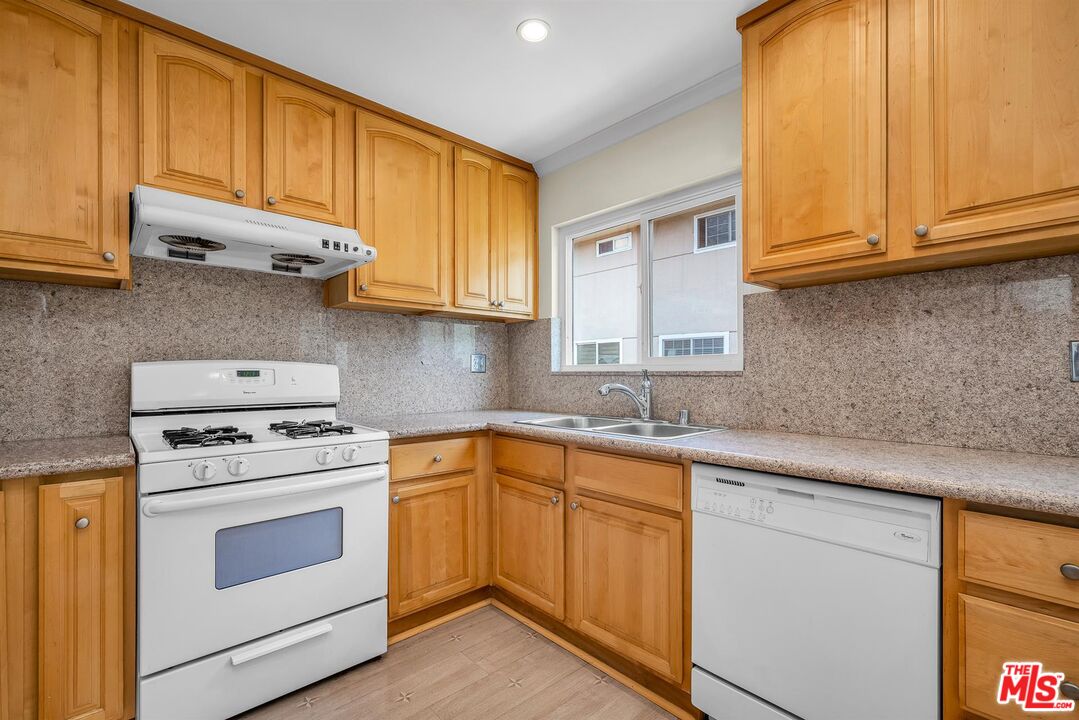 5215 Sepulveda Blvd Unit: 8B