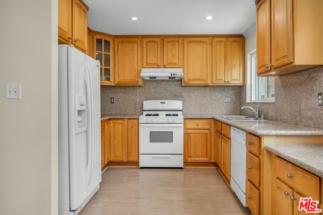5215 Sepulveda Blvd Unit: 8B