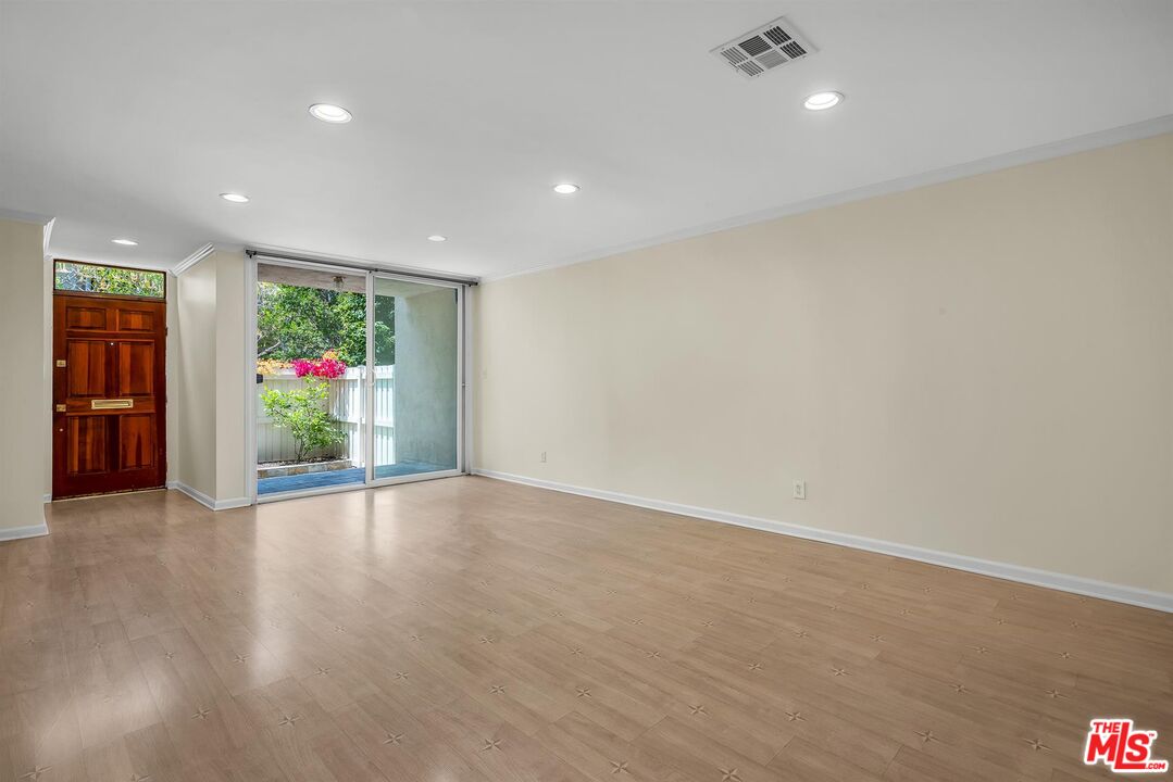 5215 Sepulveda Blvd Unit: 8B