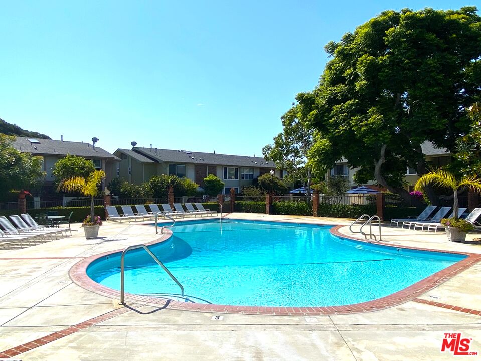 5215 Sepulveda Blvd Unit: 8B