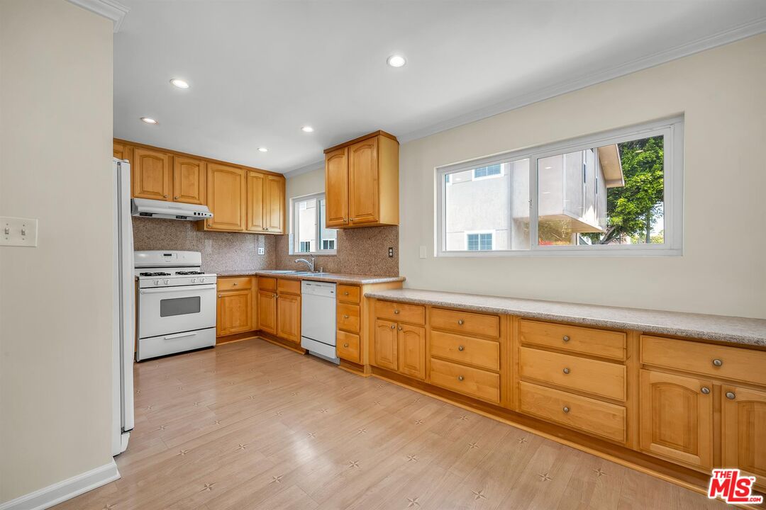 5215 Sepulveda Blvd Unit: 8B