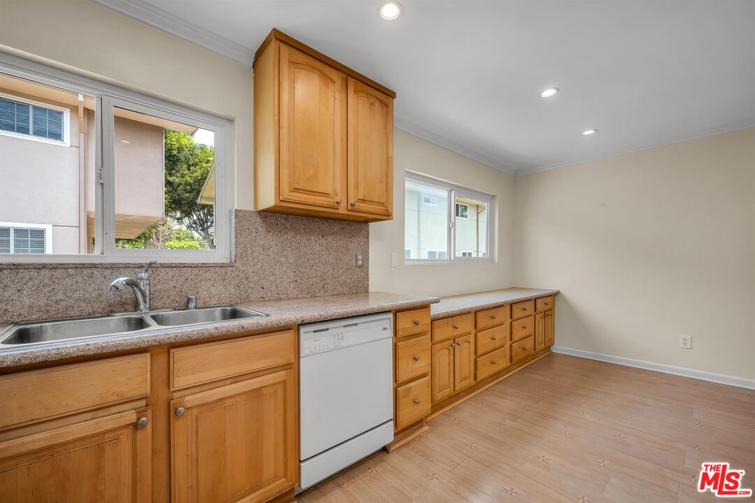 5215 Sepulveda Blvd Unit: 8B