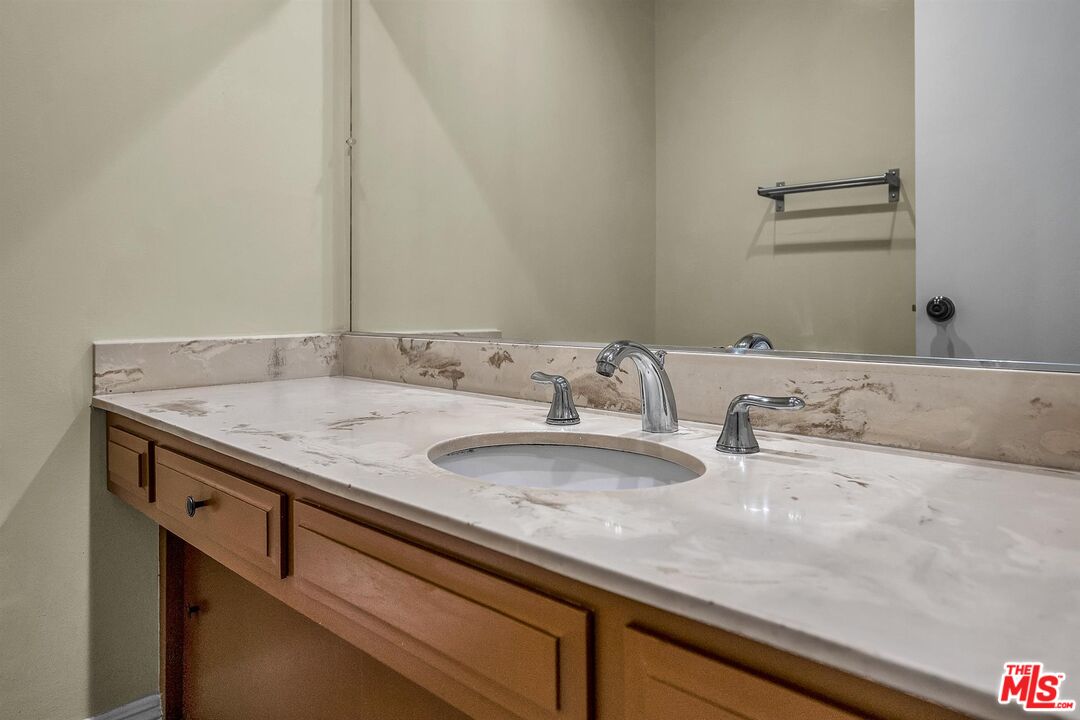 5215 Sepulveda Blvd Unit: 8B