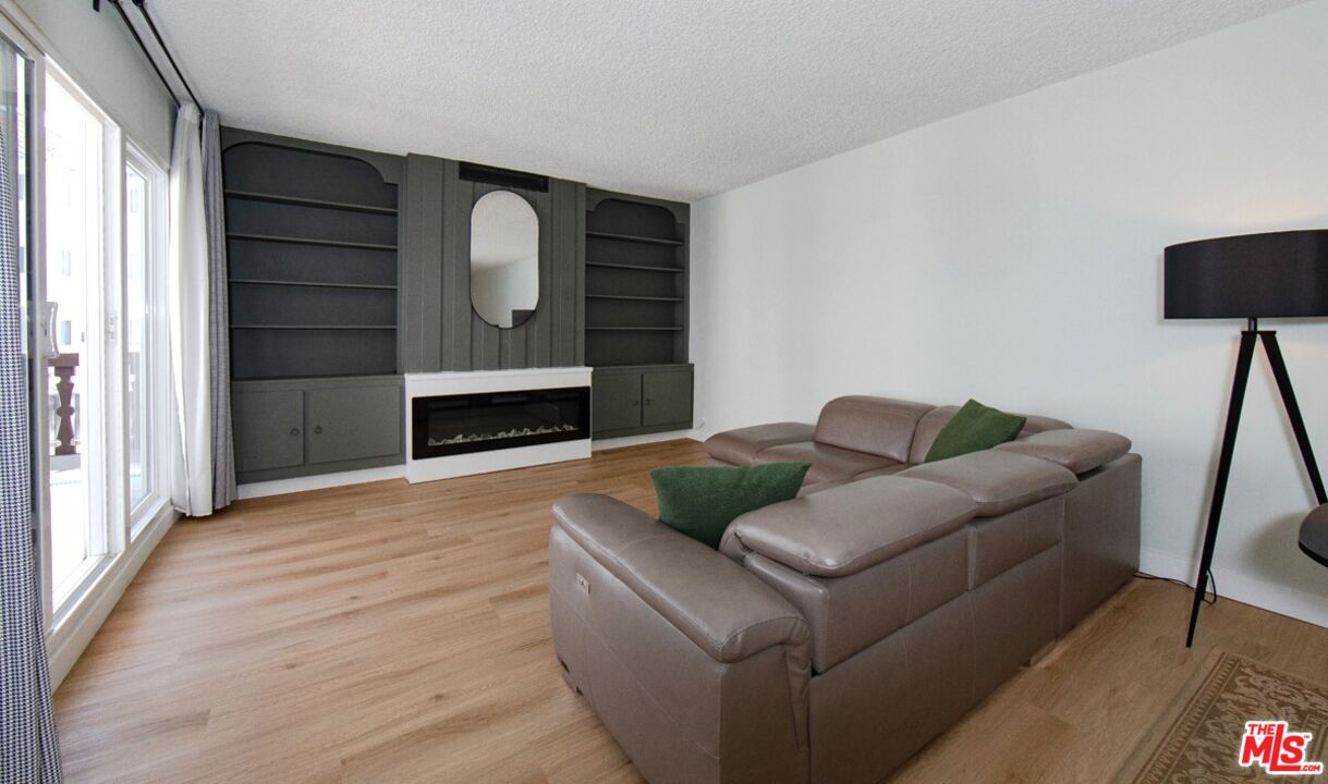 6124 Buckingham Pkwy Unit: 307