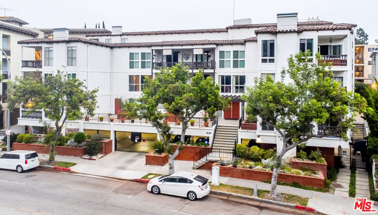 6124 Buckingham Pkwy Unit: 307