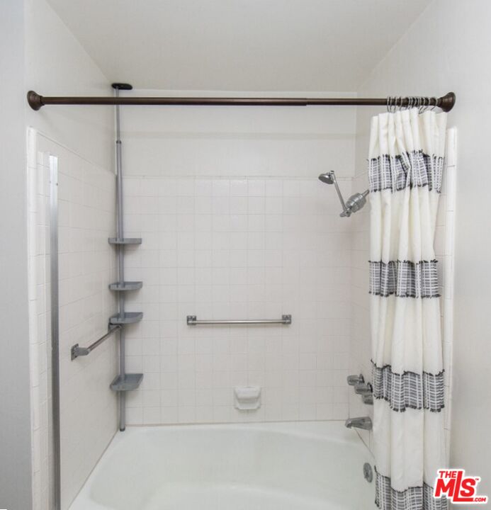 6124 Buckingham Pkwy Unit: 307