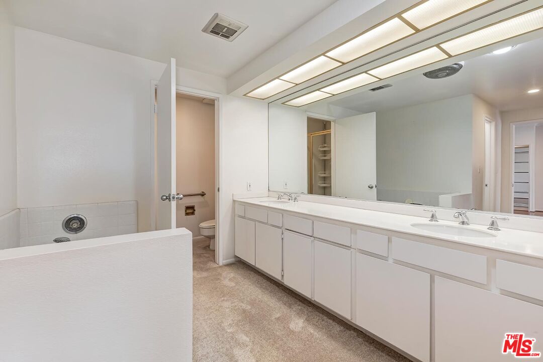 1201 S Roxbury Dr Unit: 107